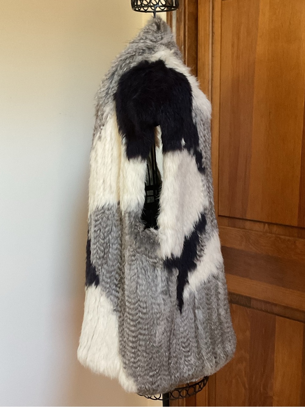Vince 100% Rabbit Fur vest - Picture 4 of 8